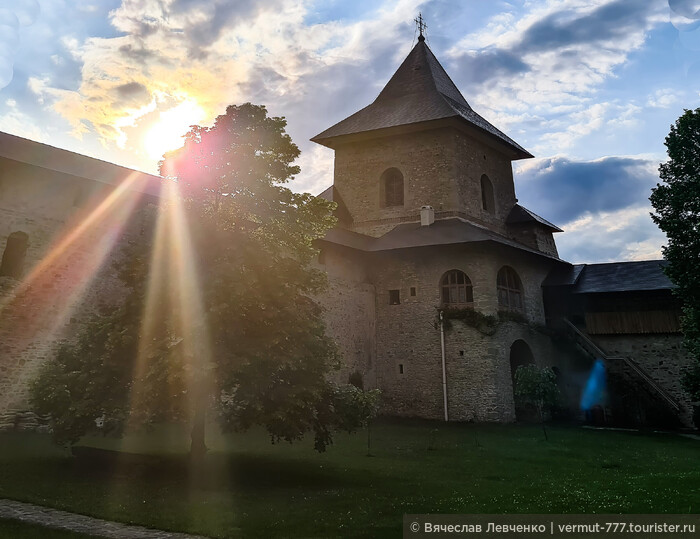 Фотоальбом Погружение в средневековье. Румыния, Сучевица монастырь